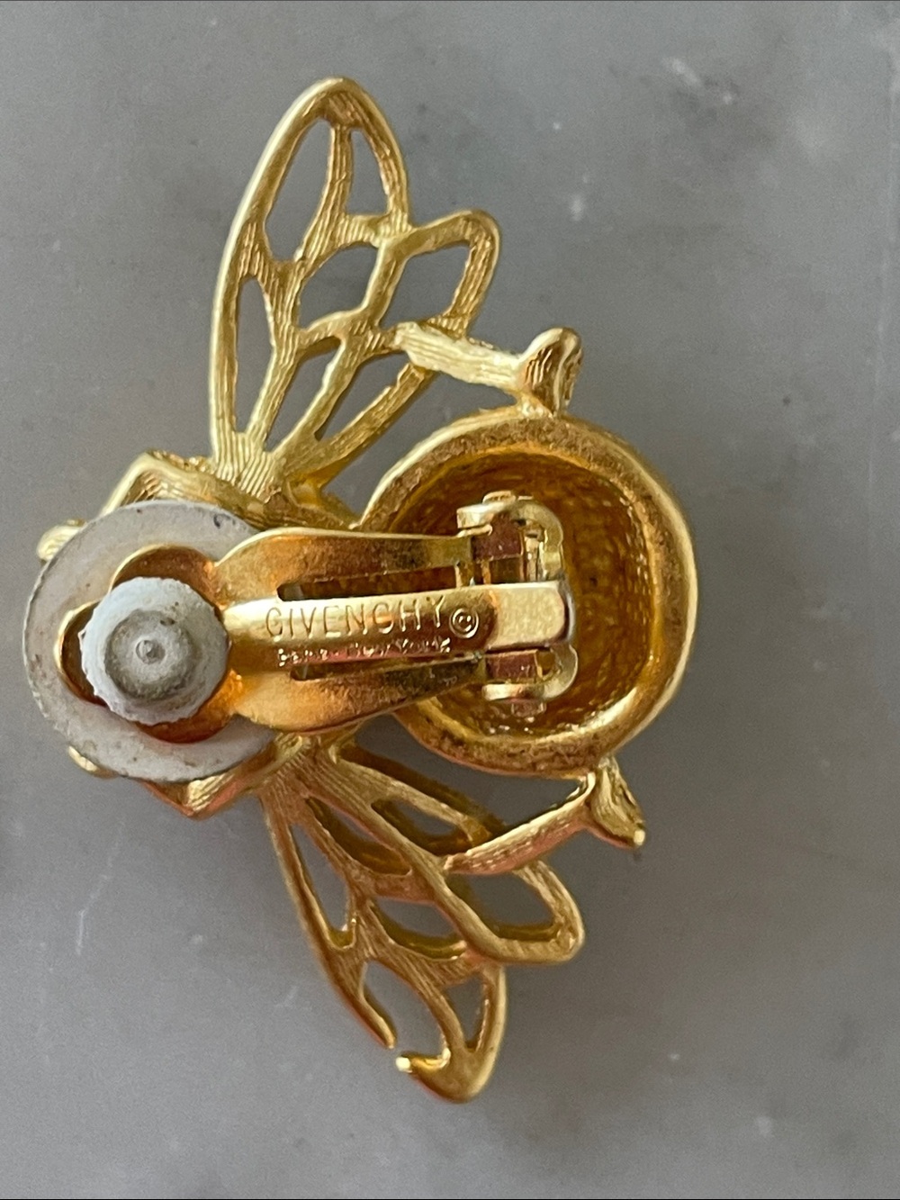 GIVENCHY Vintage 1980's 4G Logo Gold Plated Bee Insect Clip On Earrings - Picture 12 of 17